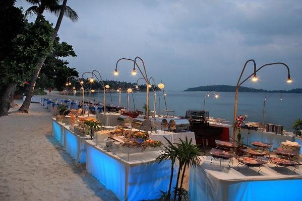 cmsimages%5Caccommodatie%5CACKOHAMA_2011_amari_palm_reef_resort_dineren_op_het_strand_web.jpg